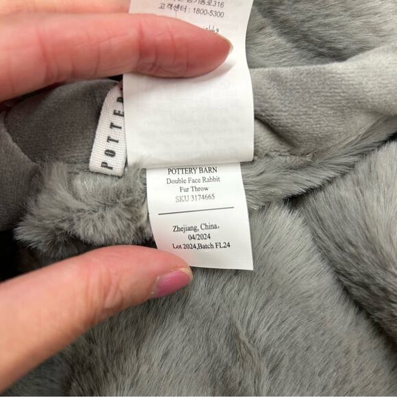 Pottery Barn Double Faced Rabbit Faux Fur Throw Platinum Gray SOFT 50 x 60 NWT - Picture 7 of 7